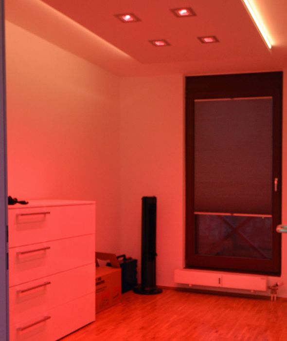 Ankleide auch mit direktem Licht im Lichtsegel an der Decke