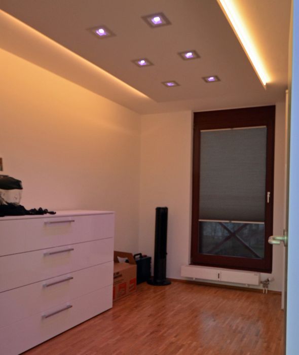 Ankleidezimmer mit indirekter Lichtvoute