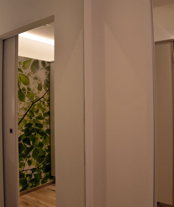 Garderobenspiegel schafft Blickachsen